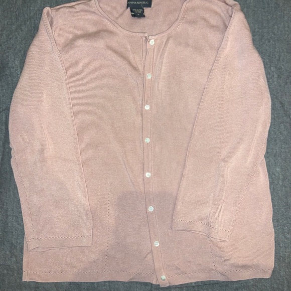 Banana republic top and cardigan set. - Picture 2 of 3